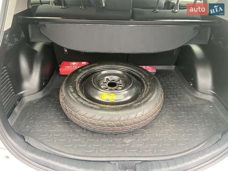 Позашляховик / Кросовер Toyota RAV4 2017 в Києві
