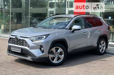 Позашляховик / Кросовер Toyota RAV4 2021 в Києві