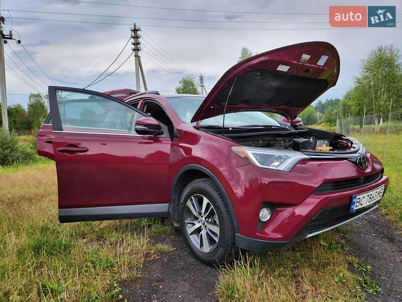 Внедорожник / Кроссовер Toyota RAV4 2017 в Шептицькому