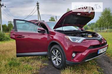 Позашляховик / Кросовер Toyota RAV4 2017 в Червонограді