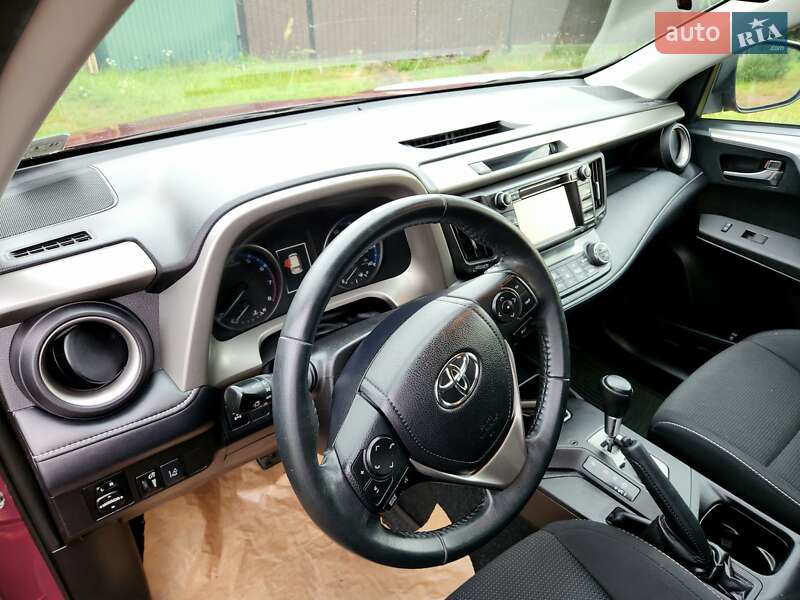 Внедорожник / Кроссовер Toyota RAV4 2017 в Шептицькому