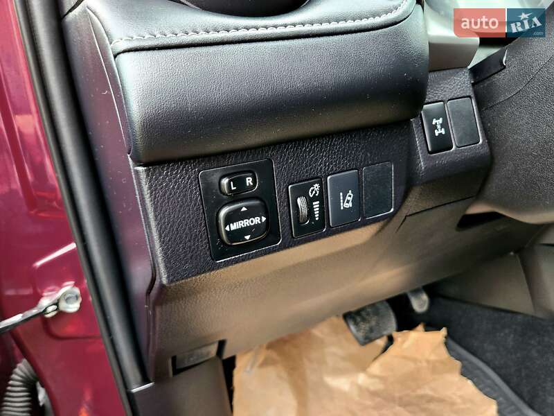 Внедорожник / Кроссовер Toyota RAV4 2017 в Шептицькому