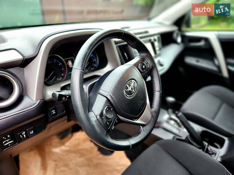 Внедорожник / Кроссовер Toyota RAV4 2017 в Шептицькому