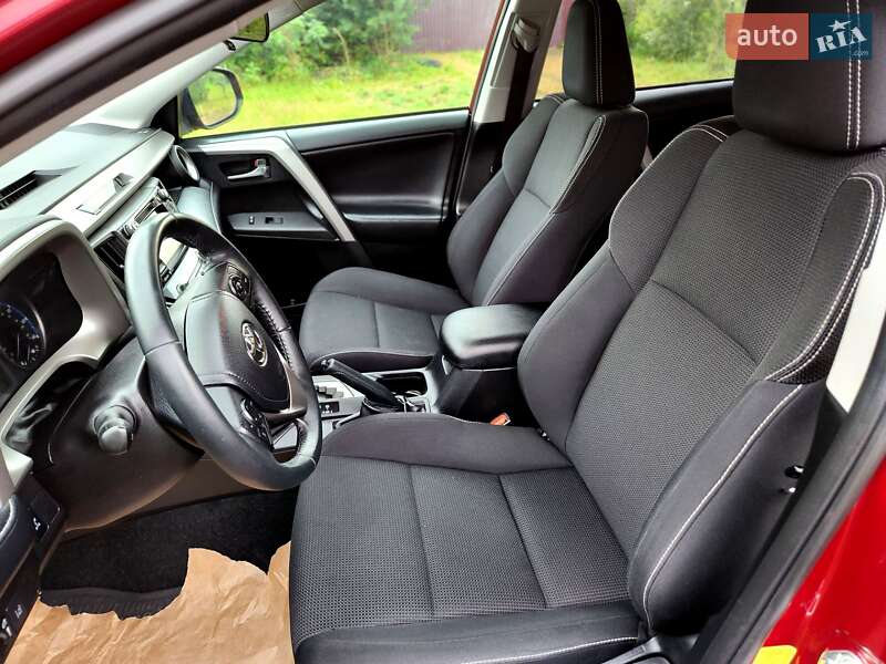 Внедорожник / Кроссовер Toyota RAV4 2017 в Шептицькому