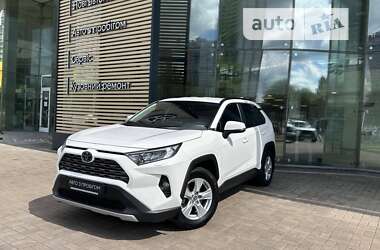 Внедорожник / Кроссовер Toyota RAV4 2020 в Киеве