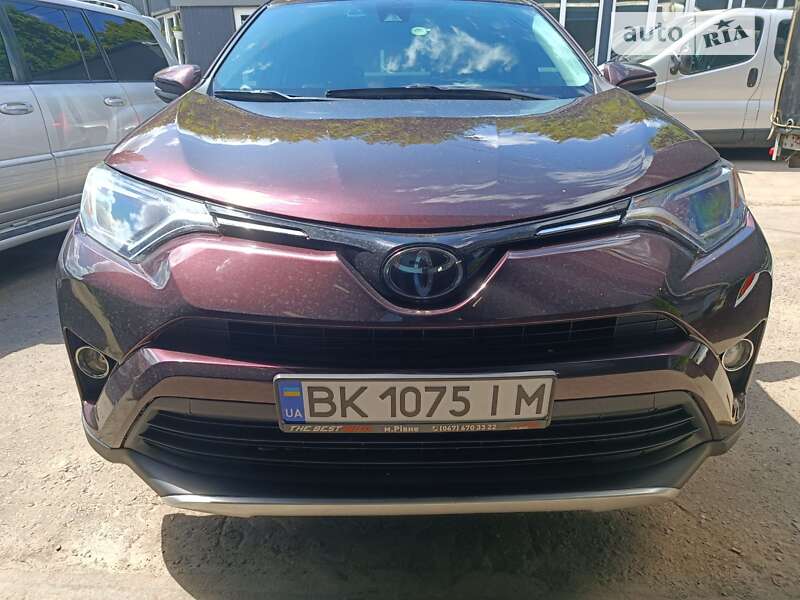 Позашляховик / Кросовер Toyota RAV4 2018 в Рівному