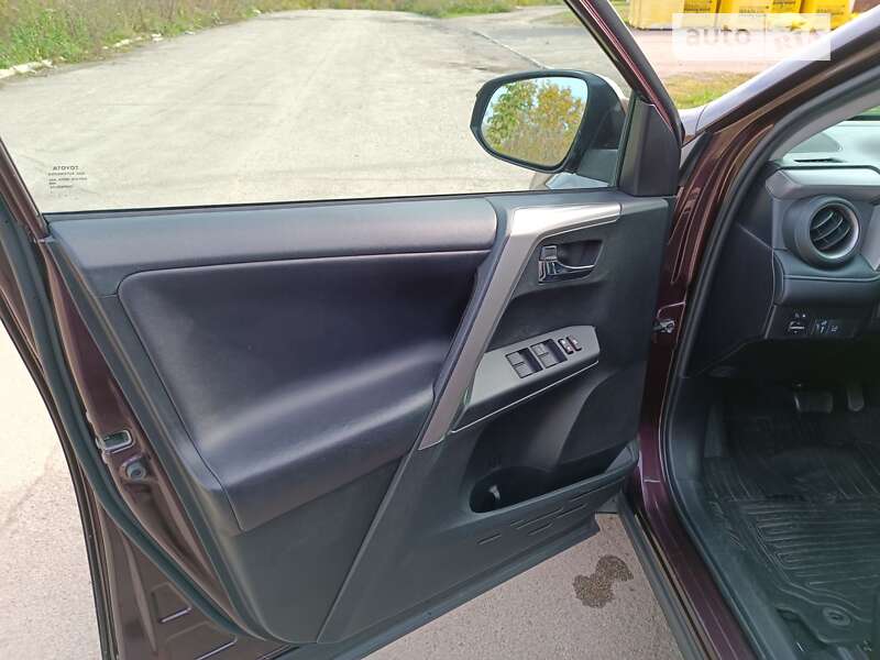 Позашляховик / Кросовер Toyota RAV4 2018 в Рівному
