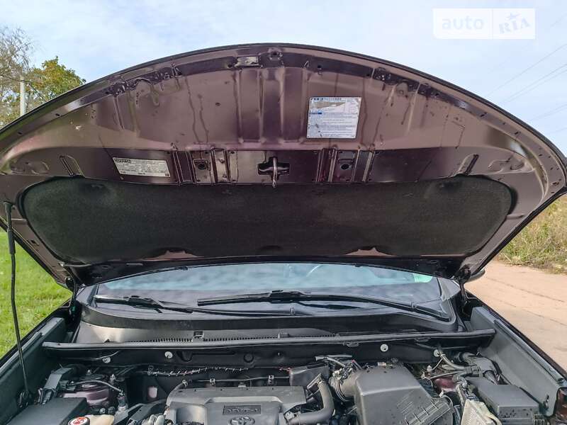 Позашляховик / Кросовер Toyota RAV4 2018 в Рівному