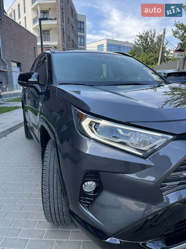 Внедорожник / Кроссовер Toyota RAV4 2021 в Львове