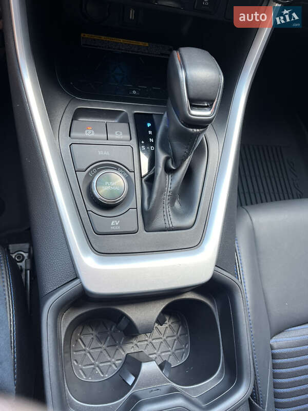 Внедорожник / Кроссовер Toyota RAV4 2021 в Львове