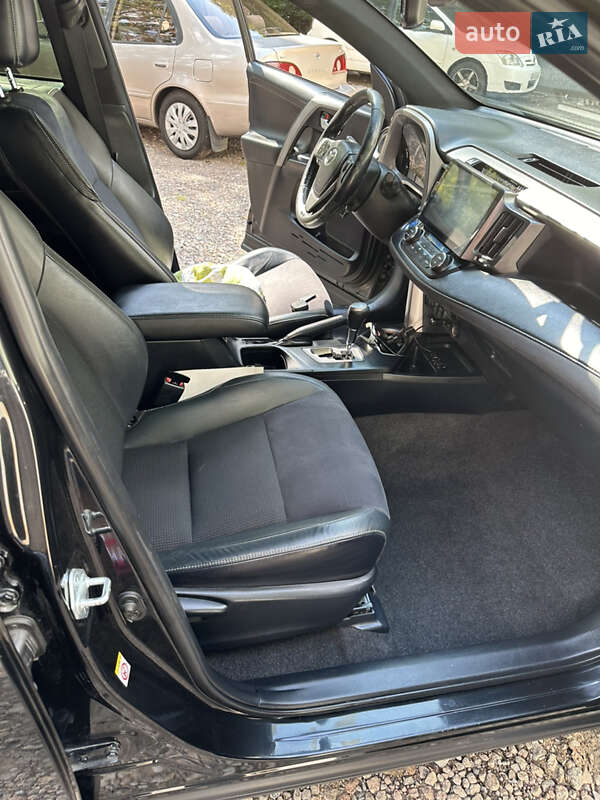 Позашляховик / Кросовер Toyota RAV4 2017 в Одесі