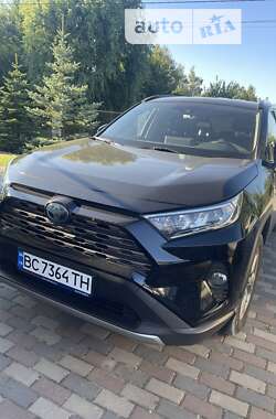 Позашляховик / Кросовер Toyota RAV4 2020 в Львові