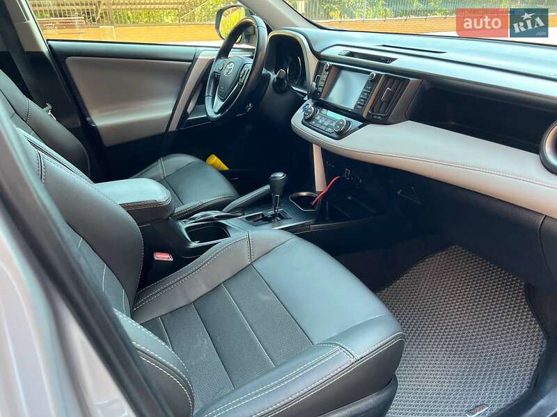 Позашляховик / Кросовер Toyota RAV4 2018 в Одесі
