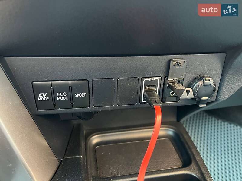 Позашляховик / Кросовер Toyota RAV4 2018 в Одесі