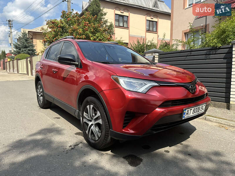 Позашляховик / Кросовер Toyota RAV4 2017 в Івано-Франківську