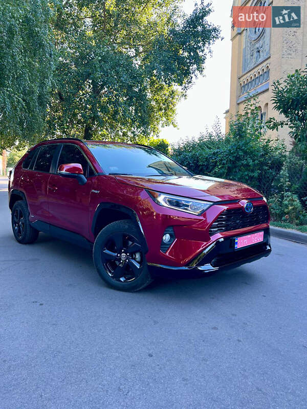 Позашляховик / Кросовер Toyota RAV4 2021 в Фастові