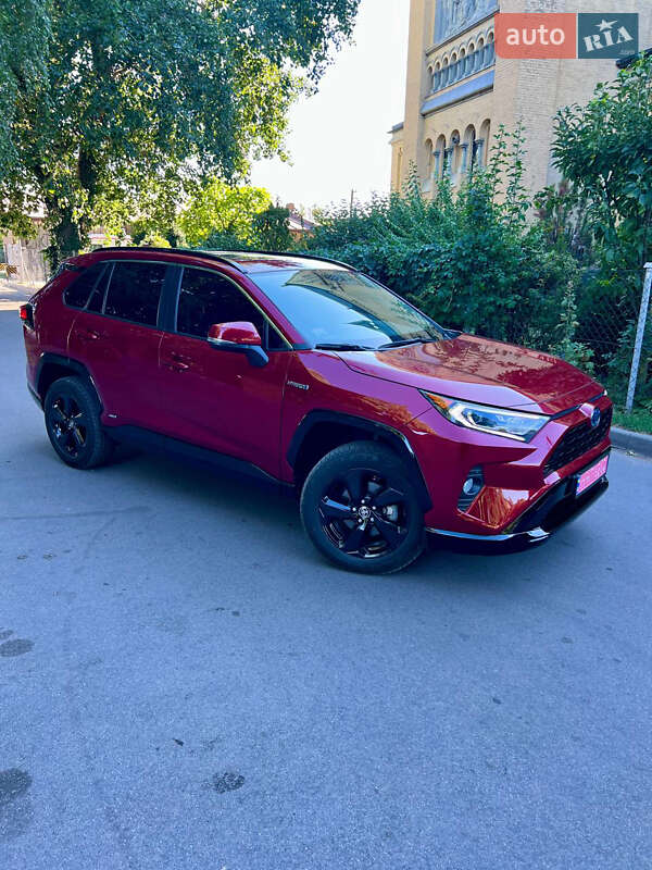 Позашляховик / Кросовер Toyota RAV4 2021 в Фастові