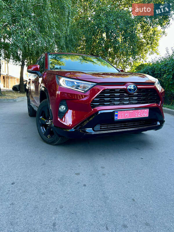 Позашляховик / Кросовер Toyota RAV4 2021 в Фастові