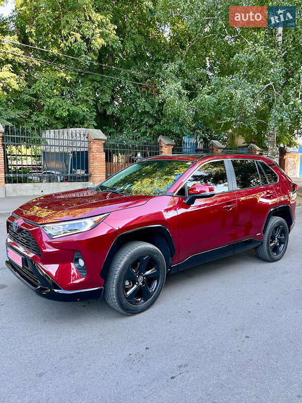 Позашляховик / Кросовер Toyota RAV4 2021 в Фастові