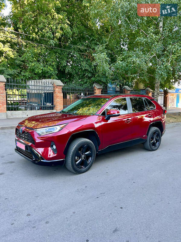 Позашляховик / Кросовер Toyota RAV4 2021 в Фастові
