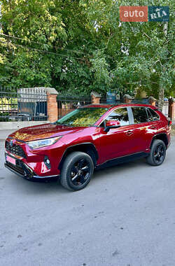 Внедорожник / Кроссовер Toyota RAV4 2021 в 