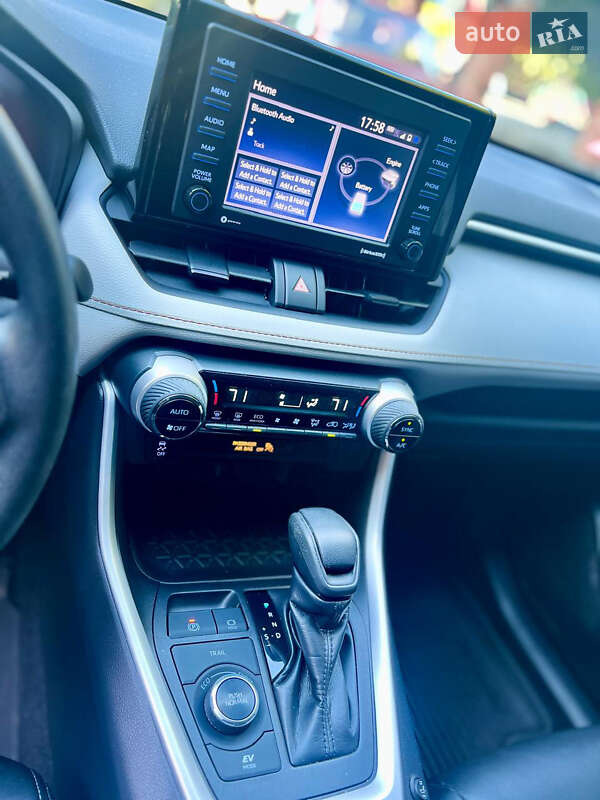 Позашляховик / Кросовер Toyota RAV4 2021 в Фастові