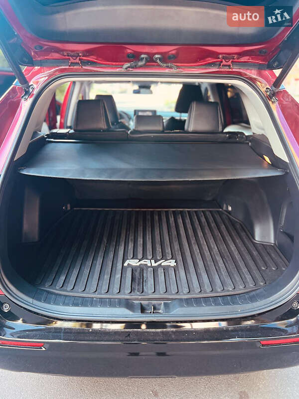 Позашляховик / Кросовер Toyota RAV4 2021 в Фастові