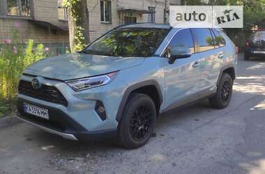 Внедорожник / Кроссовер Toyota RAV4 2019 в Киеве