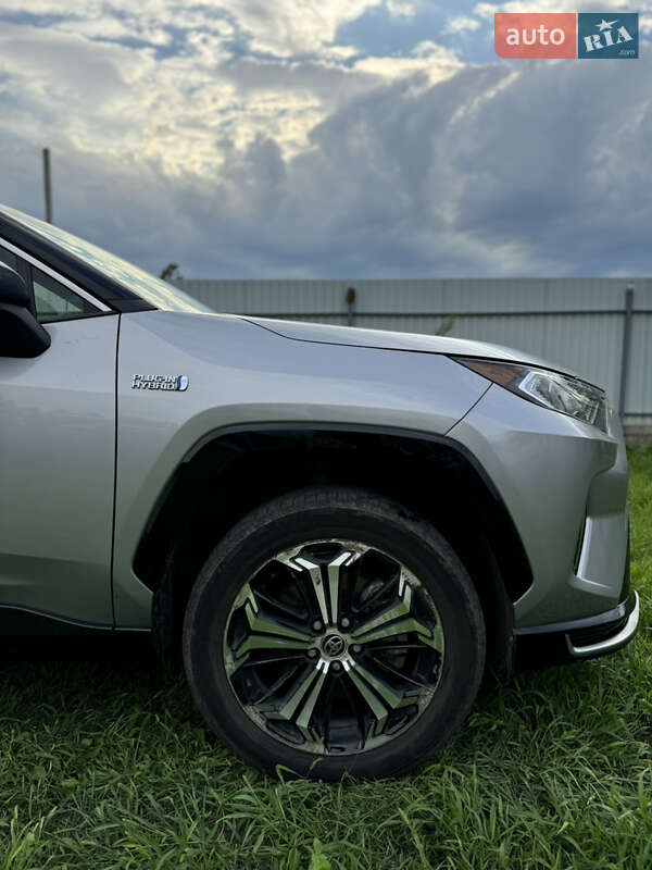Внедорожник / Кроссовер Toyota RAV4 2021 в Ровно