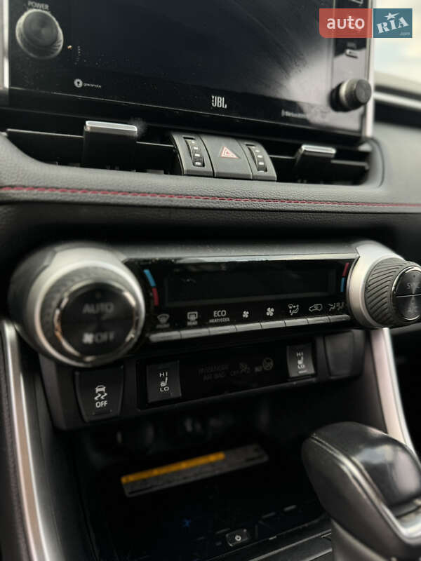 Внедорожник / Кроссовер Toyota RAV4 2021 в Ровно