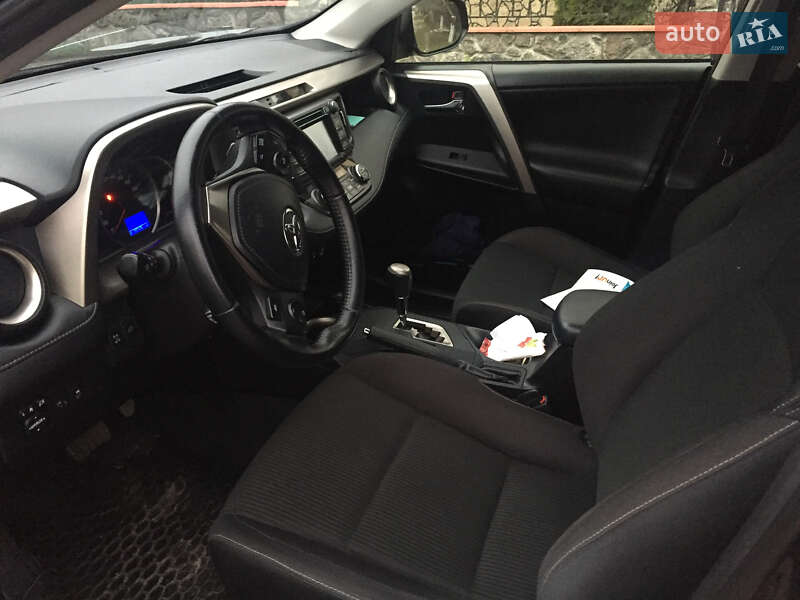 Позашляховик / Кросовер Toyota RAV4 2015 в Гайсину