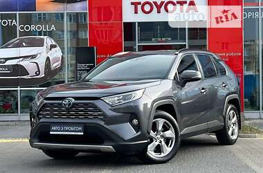 Позашляховик / Кросовер Toyota RAV4 2020 в Івано-Франківську