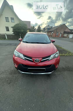 Внедорожник / Кроссовер Toyota RAV4 2013 в Гайвороне