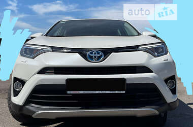 Внедорожник / Кроссовер Toyota RAV4 2017 в Луцке