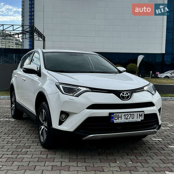 Внедорожник / Кроссовер Toyota RAV4 2016 в Одессе