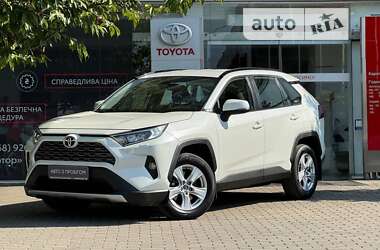 Позашляховик / Кросовер Toyota RAV4 2019 в Ужгороді