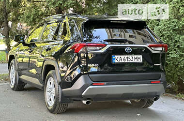 Внедорожник / Кроссовер Toyota RAV4 2020 в Киеве