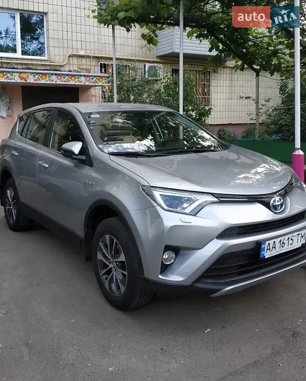Позашляховик / Кросовер Toyota RAV4 2018 в 