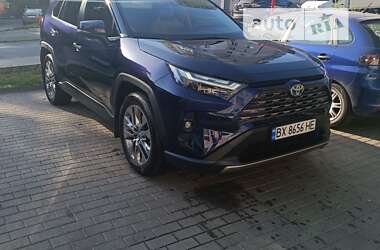 Внедорожник / Кроссовер Toyota RAV4 2022 в Хмельницком