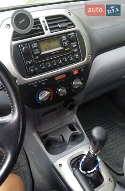 Внедорожник / Кроссовер Toyota RAV4 2001 в 