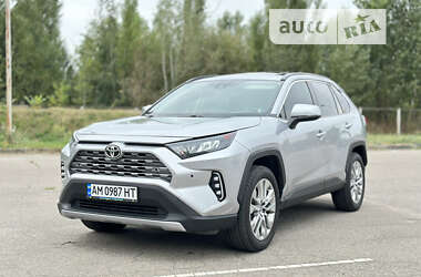 Внедорожник / Кроссовер Toyota RAV4 2020 в Киеве