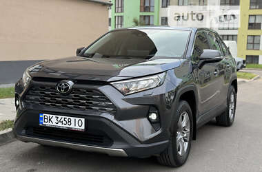 Позашляховик / Кросовер Toyota RAV4 2023 в Рівному