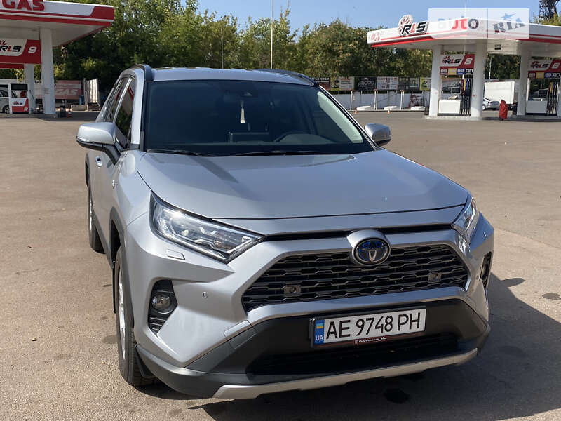 Внедорожник / Кроссовер Toyota RAV4 2021 в Кривом Роге