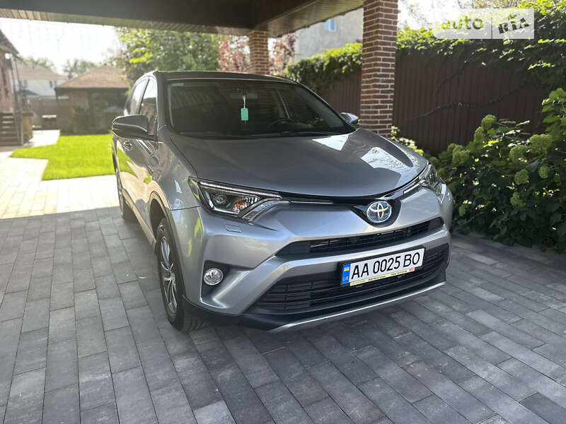 Позашляховик / Кросовер Toyota RAV4 2017 в Києві