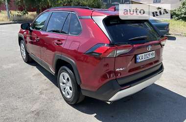 Внедорожник / Кроссовер Toyota RAV4 2020 в Киеве