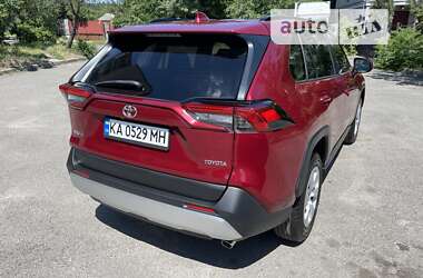 Внедорожник / Кроссовер Toyota RAV4 2020 в Киеве