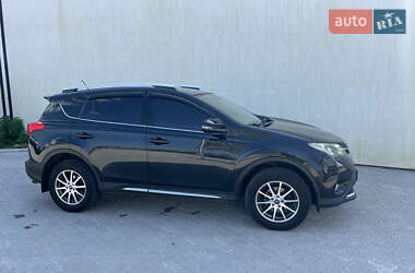 Внедорожник / Кроссовер Toyota RAV4 2015 в Хусте