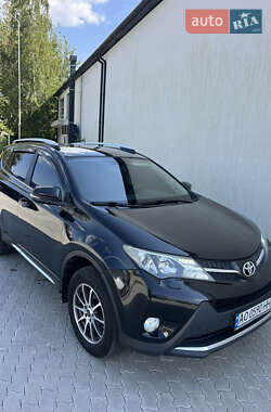 Внедорожник / Кроссовер Toyota RAV4 2015 в Хусте