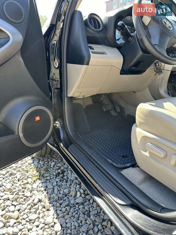Позашляховик / Кросовер Toyota RAV4 2008 в Івано-Франківську