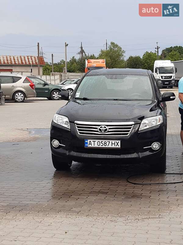 Позашляховик / Кросовер Toyota RAV4 2010 в Калуші